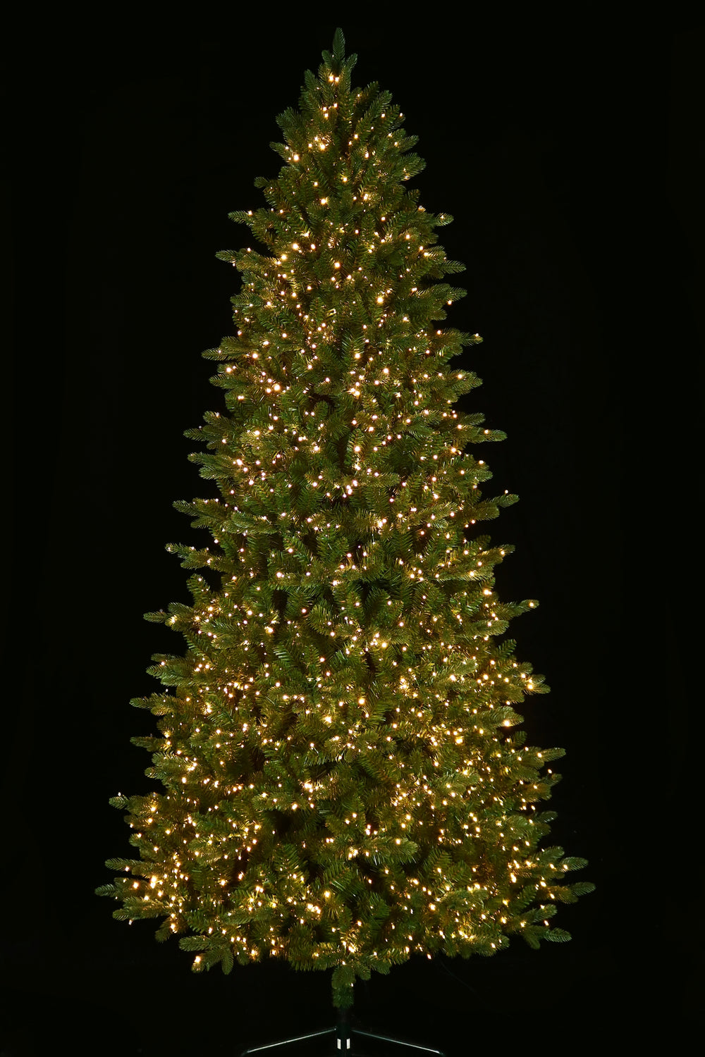 9' Cumberland Slim Pre-Lit LED Artificial Christmas Tree, showing clear lights.