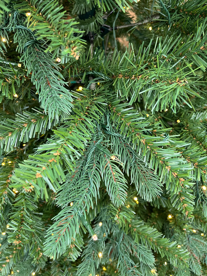 7.5' Cumberland Pre-Lit Micro LED Christmas Tree